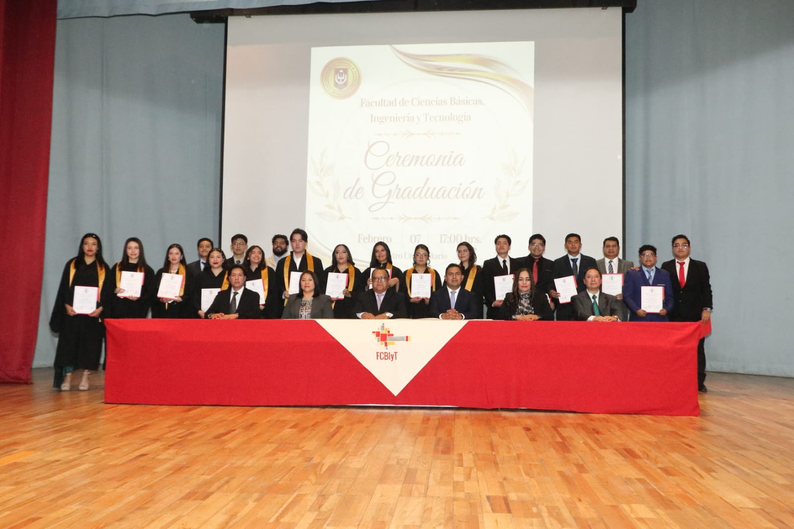 Culminan su formación 90 estudiantes de la Facultad de Ciencias Básicas UATx